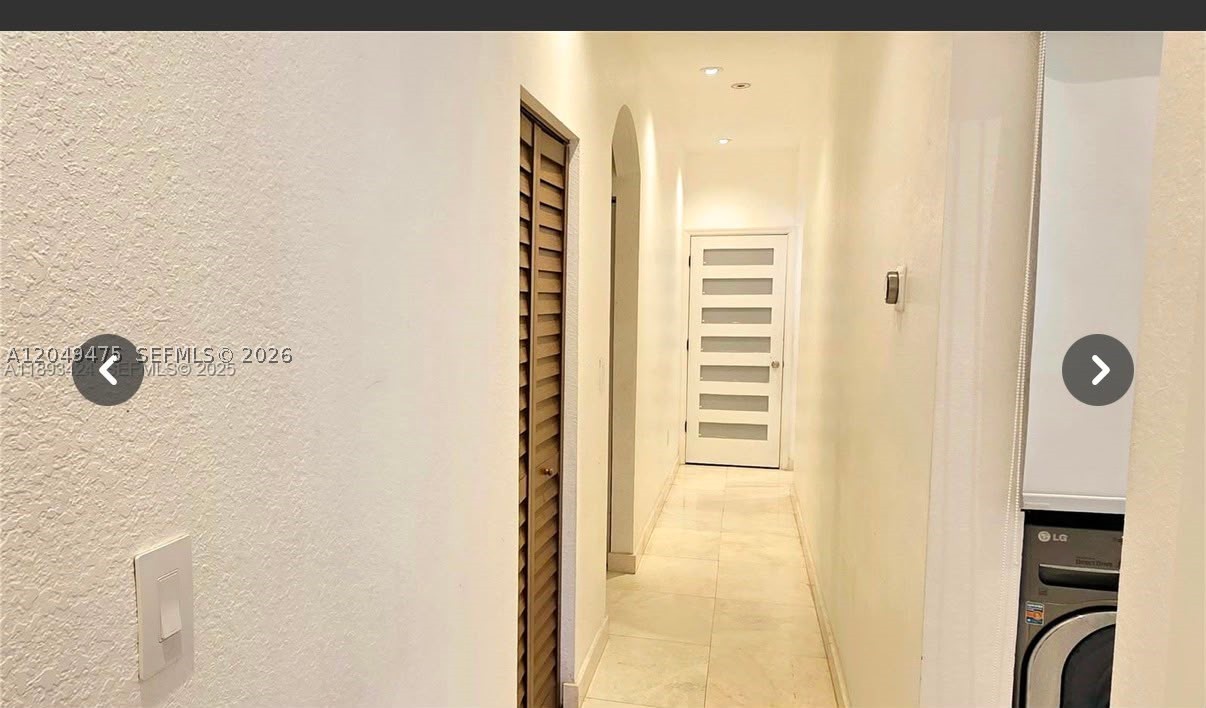 FLORIDIAN BAY ESTATES - Residential