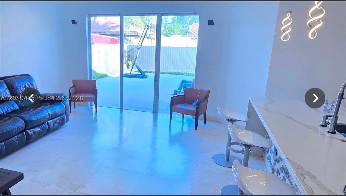 FLORIDIAN BAY ESTATES - Residential