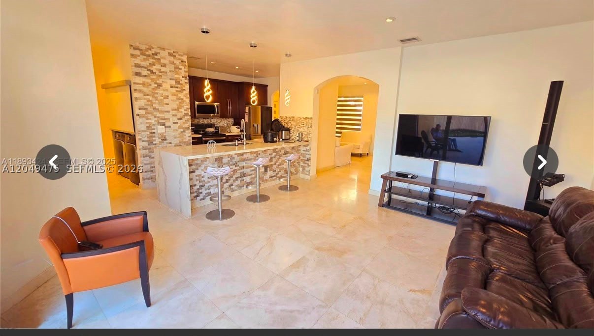 FLORIDIAN BAY ESTATES - Residential