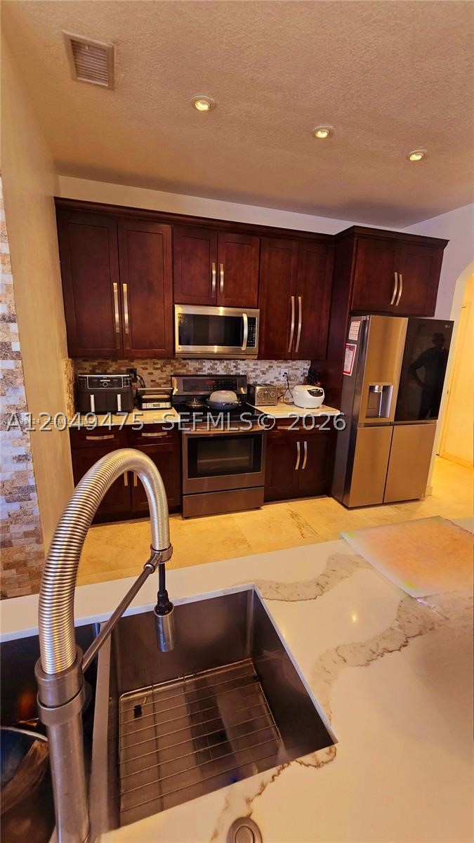 FLORIDIAN BAY ESTATES - Residential
