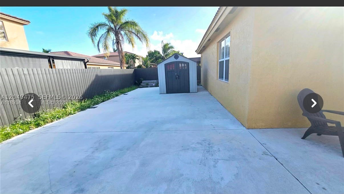 FLORIDIAN BAY ESTATES - Residential