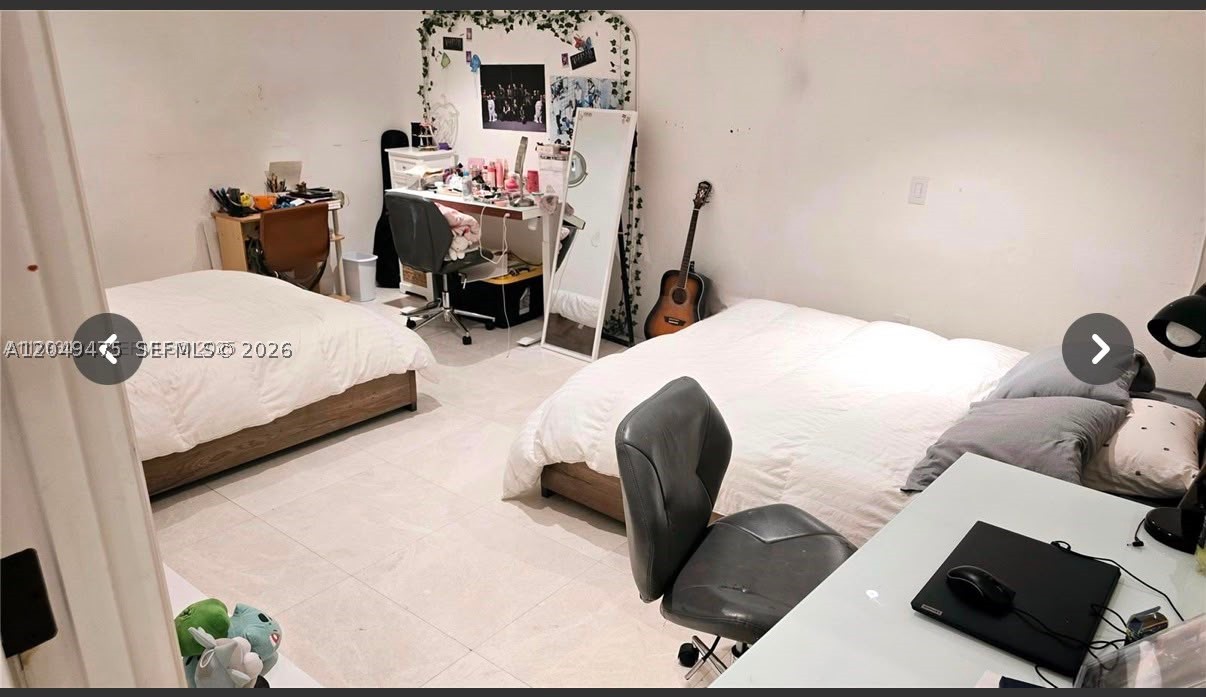 FLORIDIAN BAY ESTATES - Residential