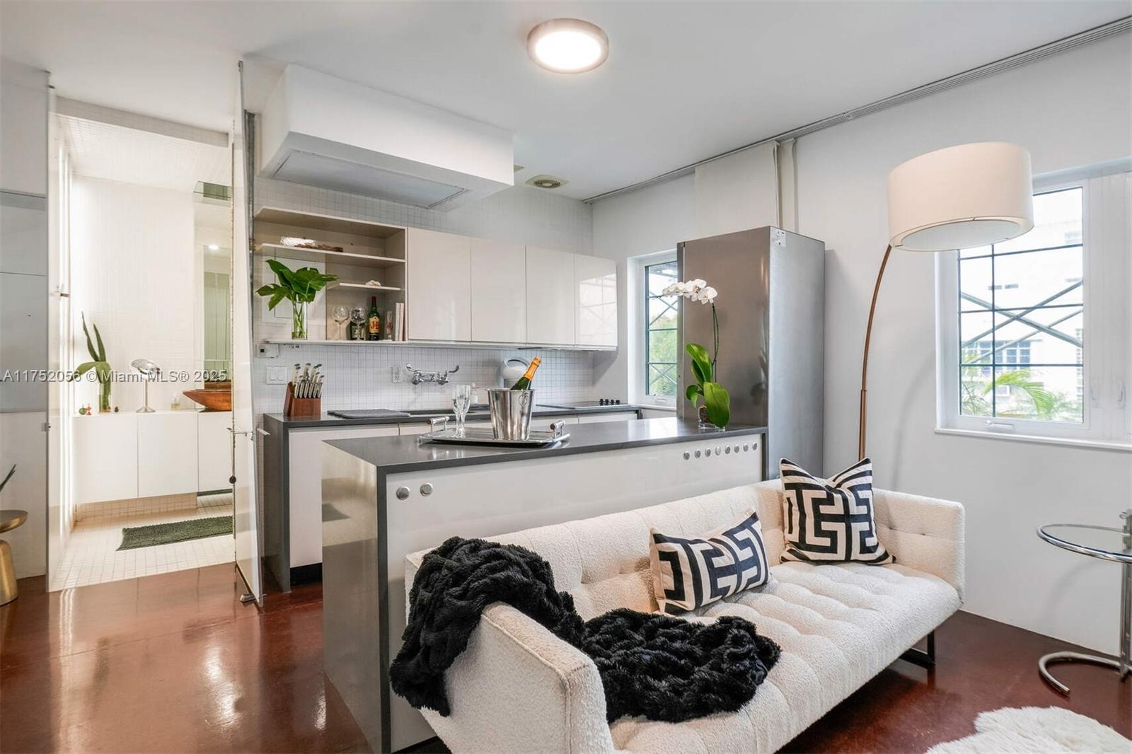 DON-BAR CONDO - Residential