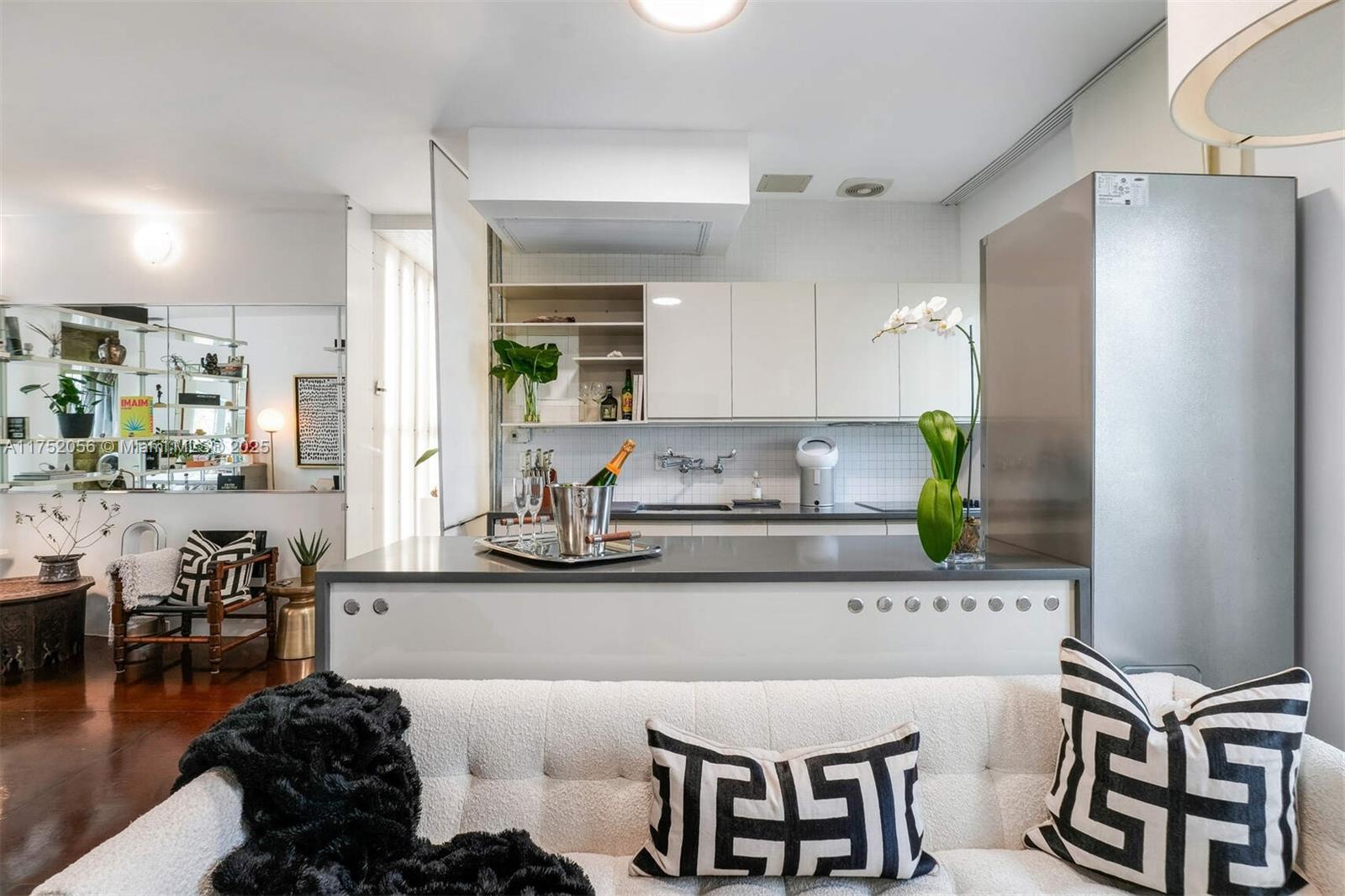 DON-BAR CONDO - Residential