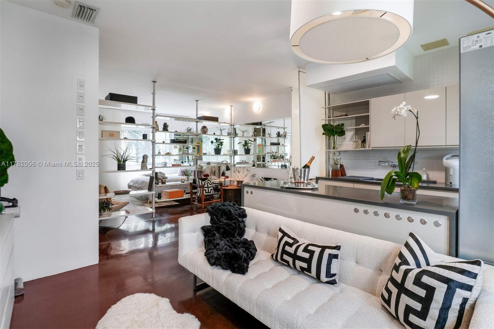 DON-BAR CONDO - Residential