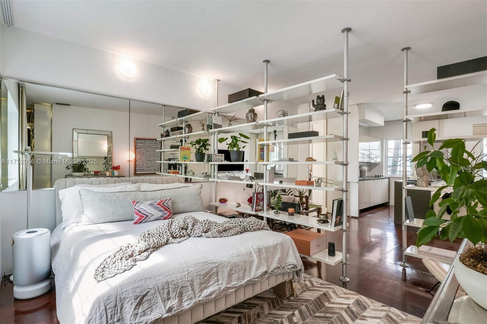 DON-BAR CONDO - Residential