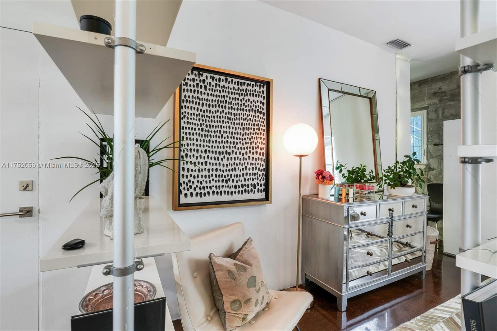 DON-BAR CONDO - Residential