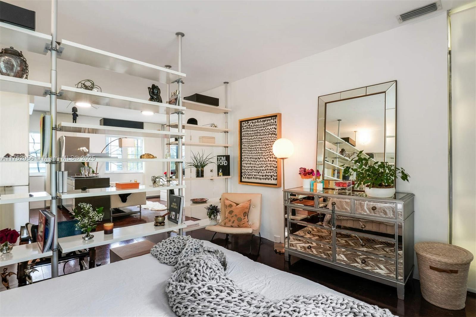 DON-BAR CONDO - Residential