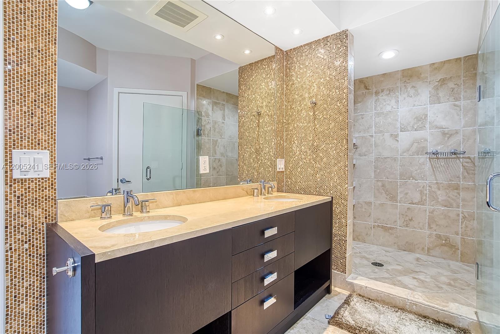 TRUMP ROYALE CONDO - Residential