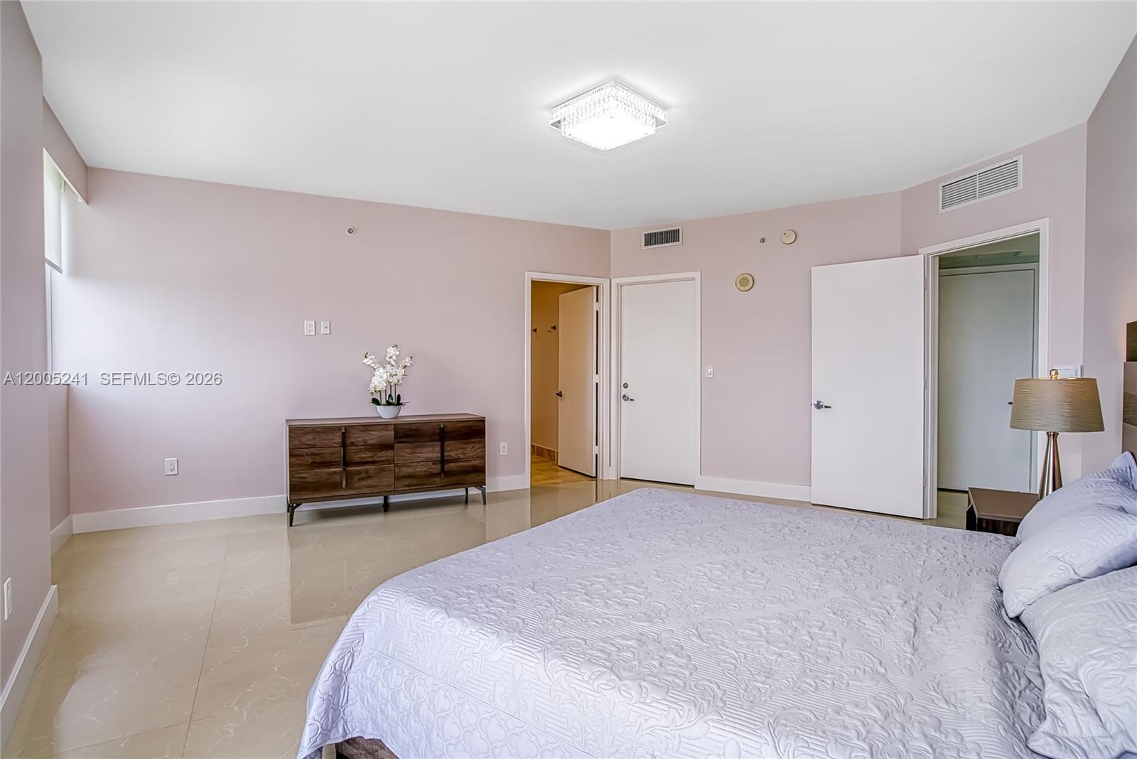 TRUMP ROYALE CONDO - Residential