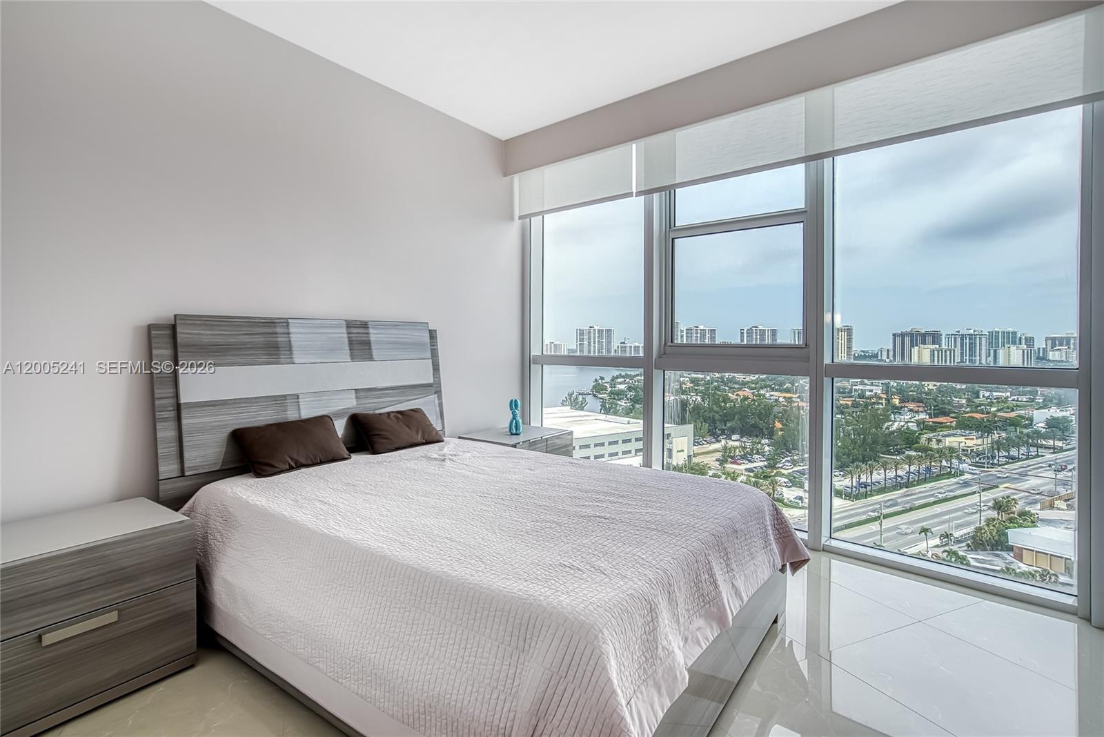 TRUMP ROYALE CONDO - Residential