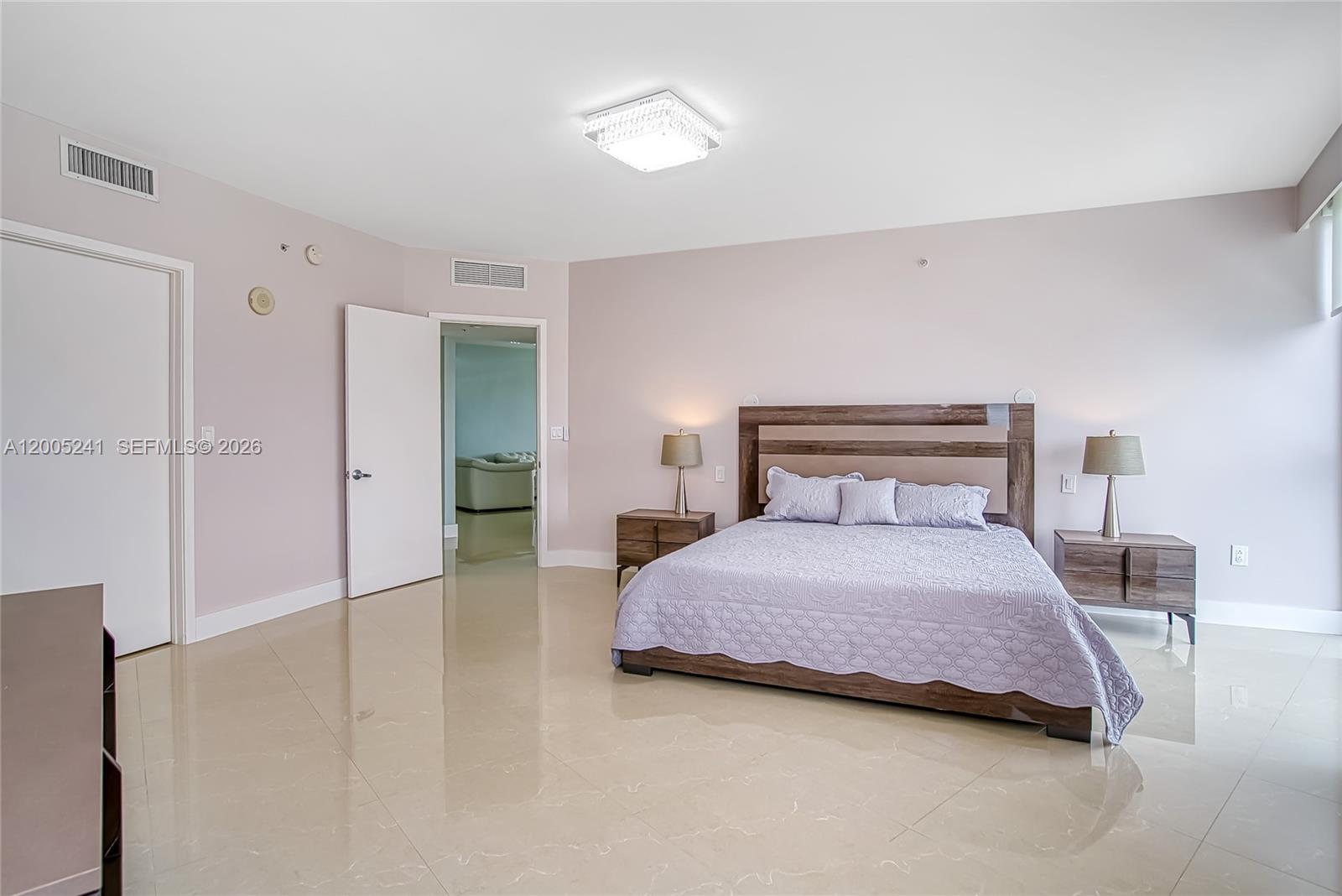 TRUMP ROYALE CONDO - Residential