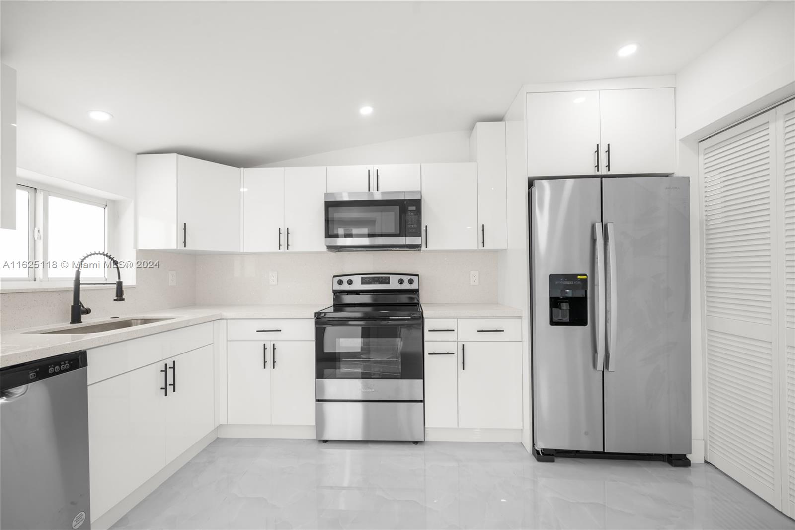 HERITAGE HOMES - Residential