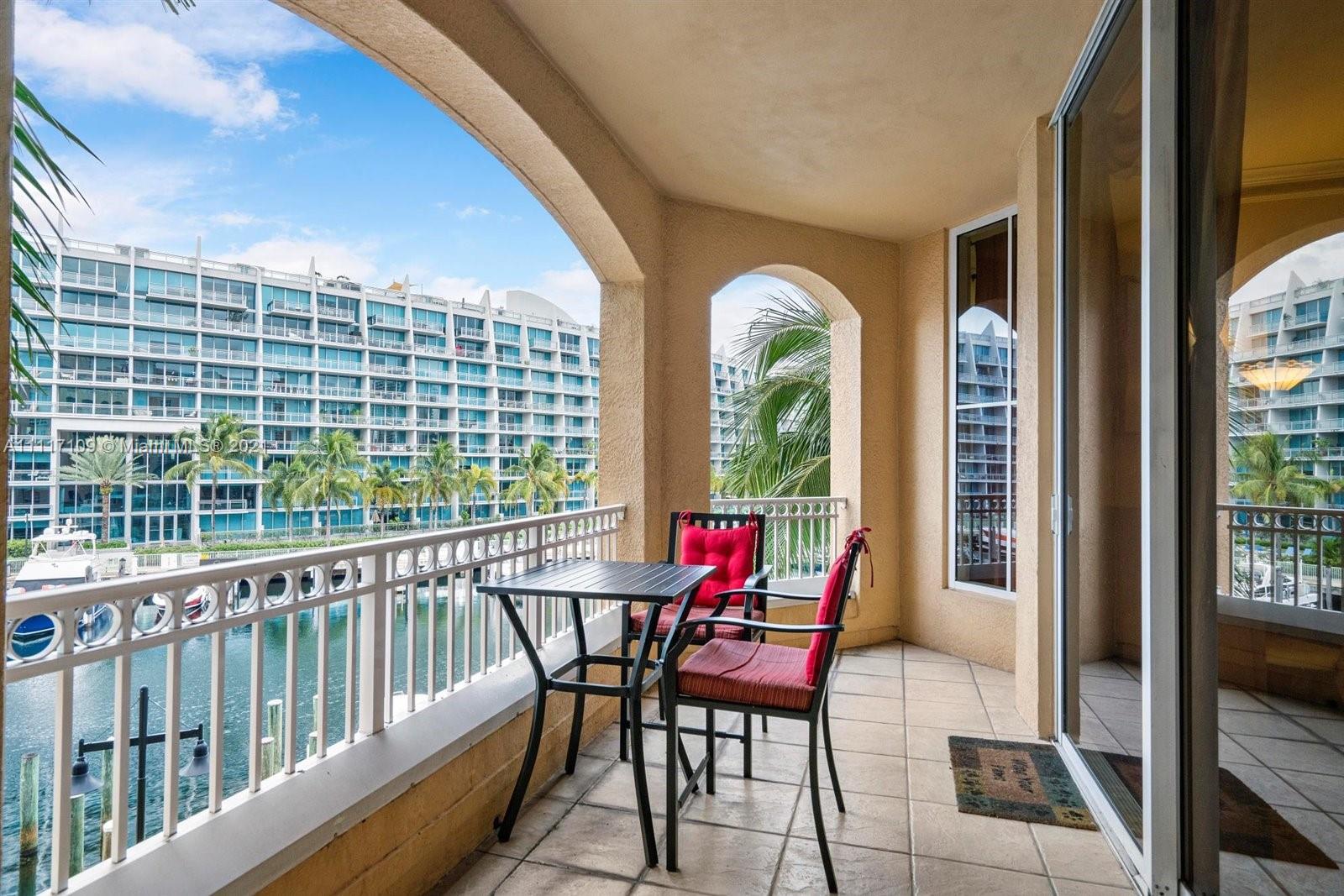 ALAQUA CONDO - Residential