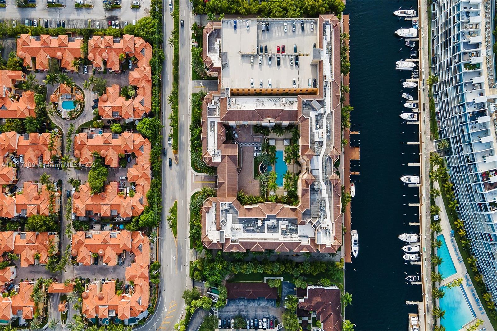 ALAQUA CONDO - Residential