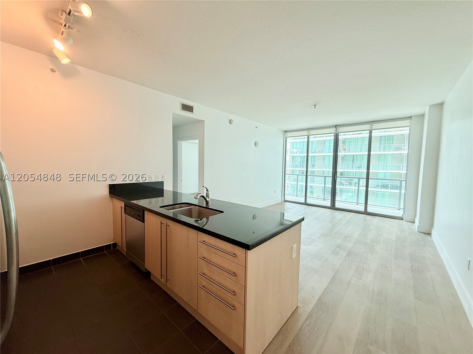 BEAUTIFUL 1/1 WITH VERY NICE POOL VIEW. GREAT LOCATION NEXT TO MARY BRICKELL VILLAGE WITH SHOPS, GROCERY STORES, RESTAURANTS & PUBLIC TRANSPORTATION AT YOUR DOOR. FIRST CLASS AMENITIES INCLUDE TWO POOLS, SAUNA, HOT TUB, GYM, KI TCHEN FACILITIES, KIDS PLAY ROOM, BUSINESS CENTER, VALET, SECURITY . $500 ASSOCIATION DEPOSIT PAID BY TENANT.