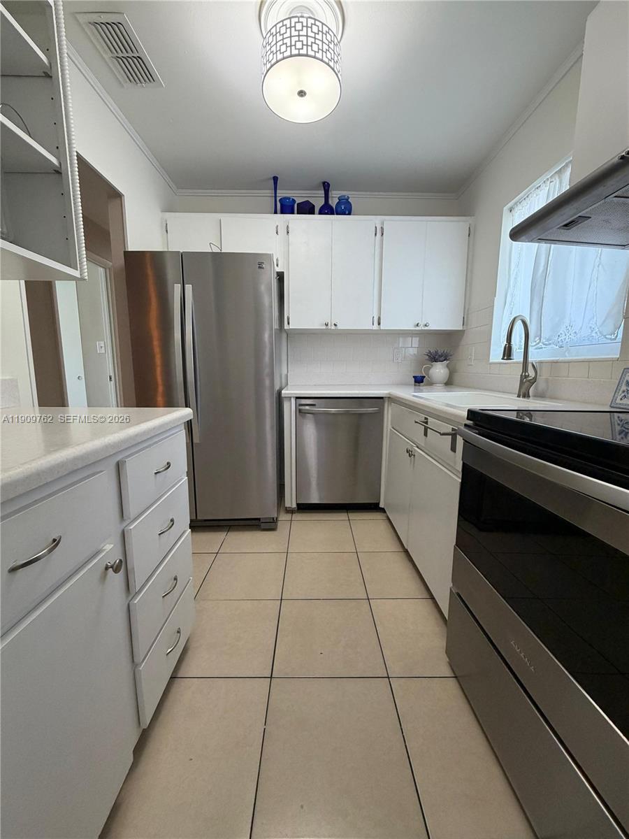 Spacious 2/2 condo with a rare floor plan that includes a large laundry/utility room. All windows, including the enclosed hurricane-rated lanai, add about 60 extra sq ft of living space. Updated guest bath with new shower and tile. Light laminate flooring throughout enhances the bright, clean interior and freshly painted walls complement it beautifully.

Located in a very active and affordable 55+ community, perfect as a seasonal retreat or full-time home. Close to shopping, and the bus line nearby offers easy access to the beaches, Downtown Sarasota, and Bradenton for festivals, markets, and more.