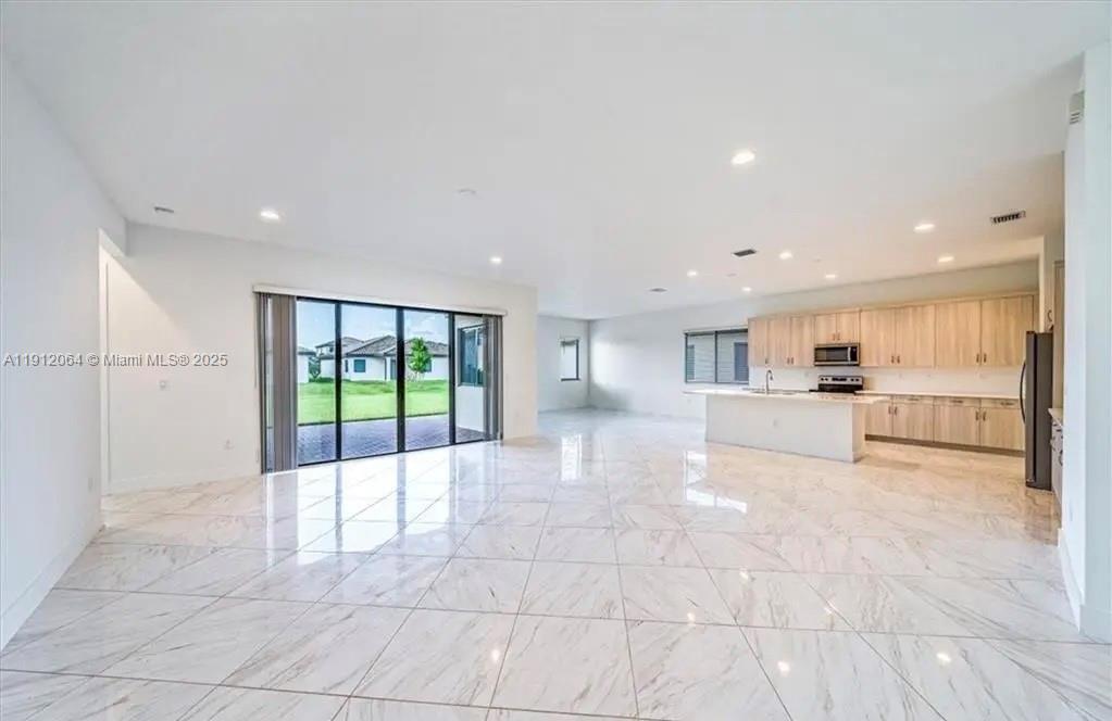 MAPLE RIDGE - Residential