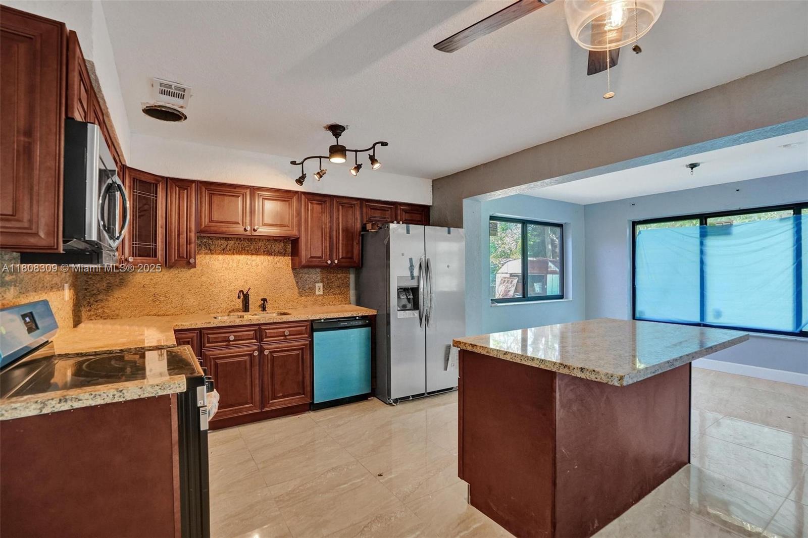 MELROSE PARK ESTATES - Residential Lease