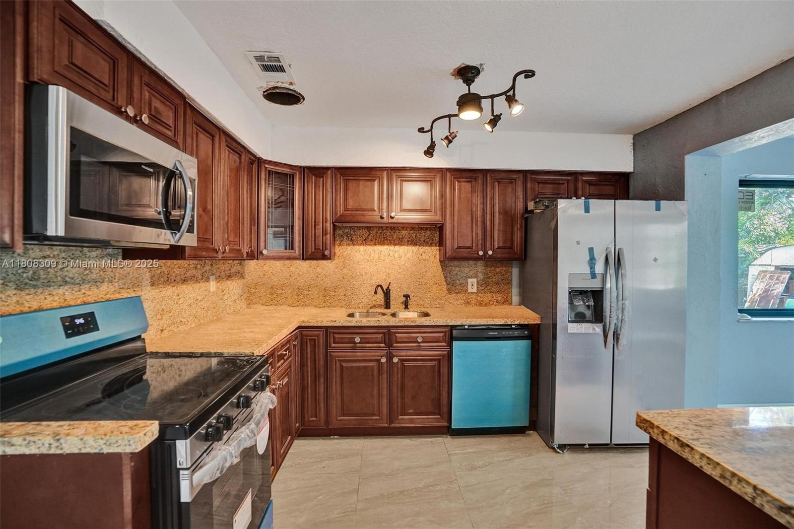 MELROSE PARK ESTATES - Residential Lease