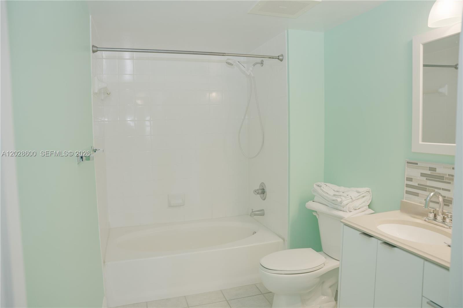DA VINCI ON DOUGLAS CONDO - Residential Lease