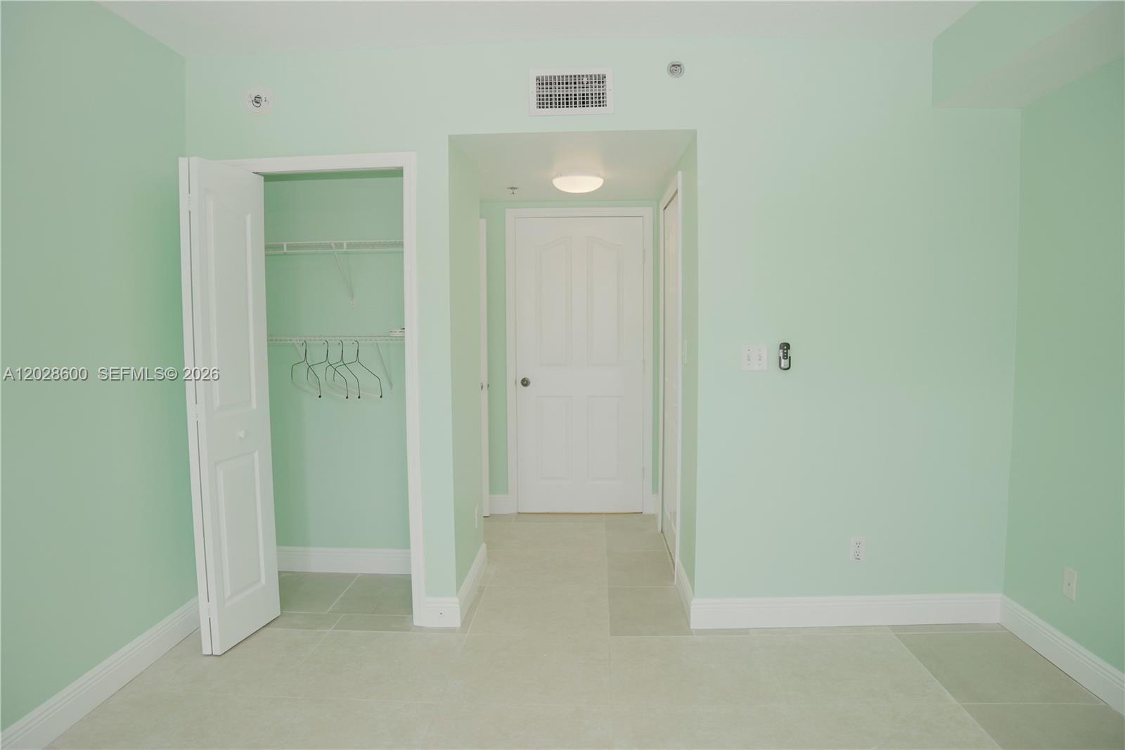 DA VINCI ON DOUGLAS CONDO - Residential Lease