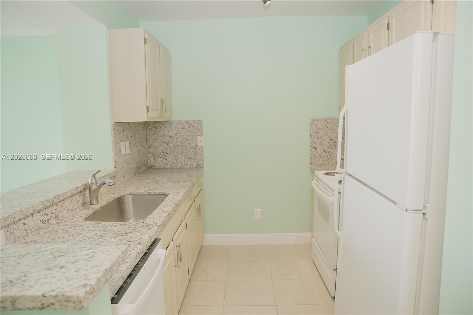 DA VINCI ON DOUGLAS CONDO - Residential Lease