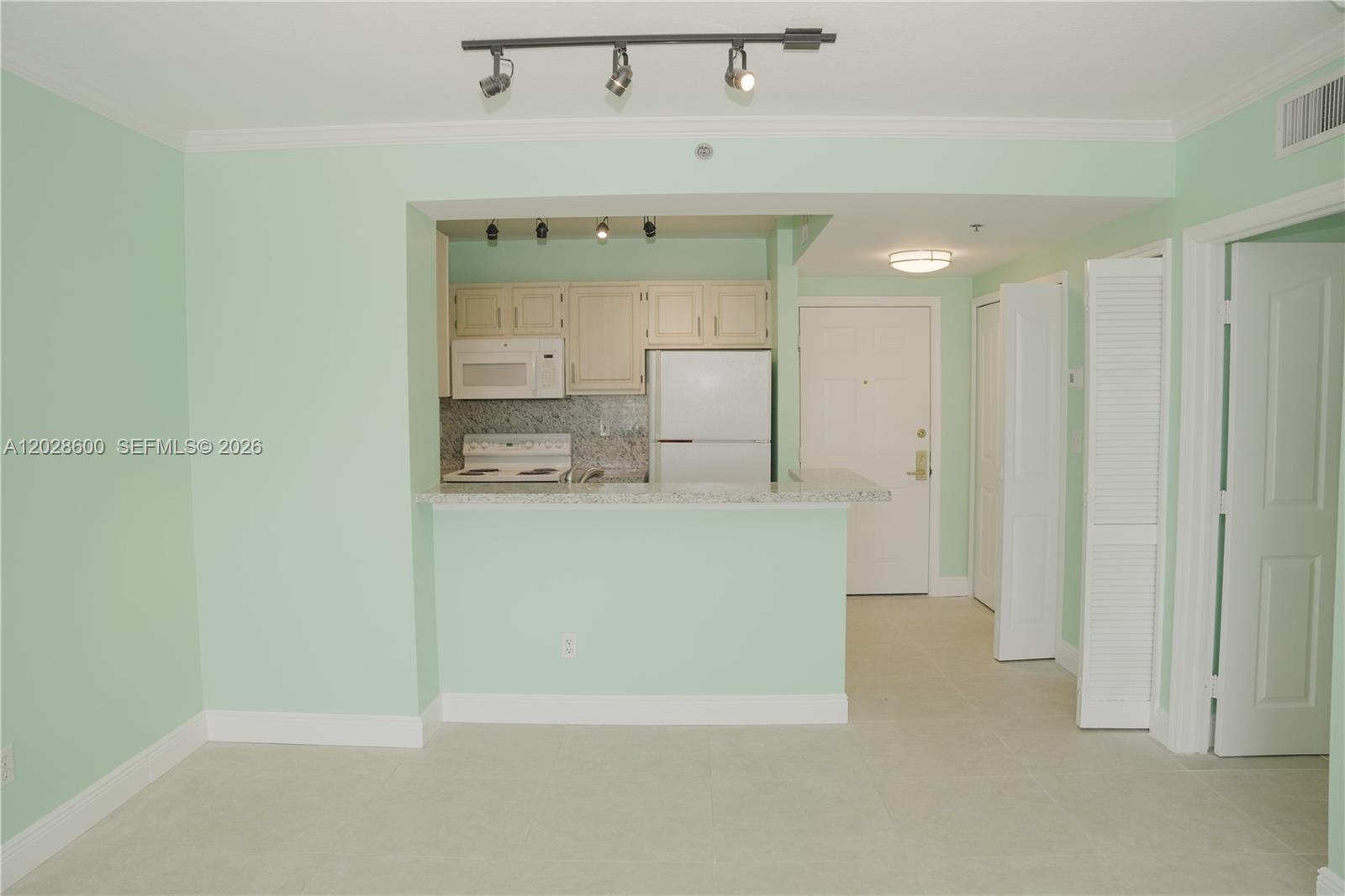 DA VINCI ON DOUGLAS CONDO - Residential Lease