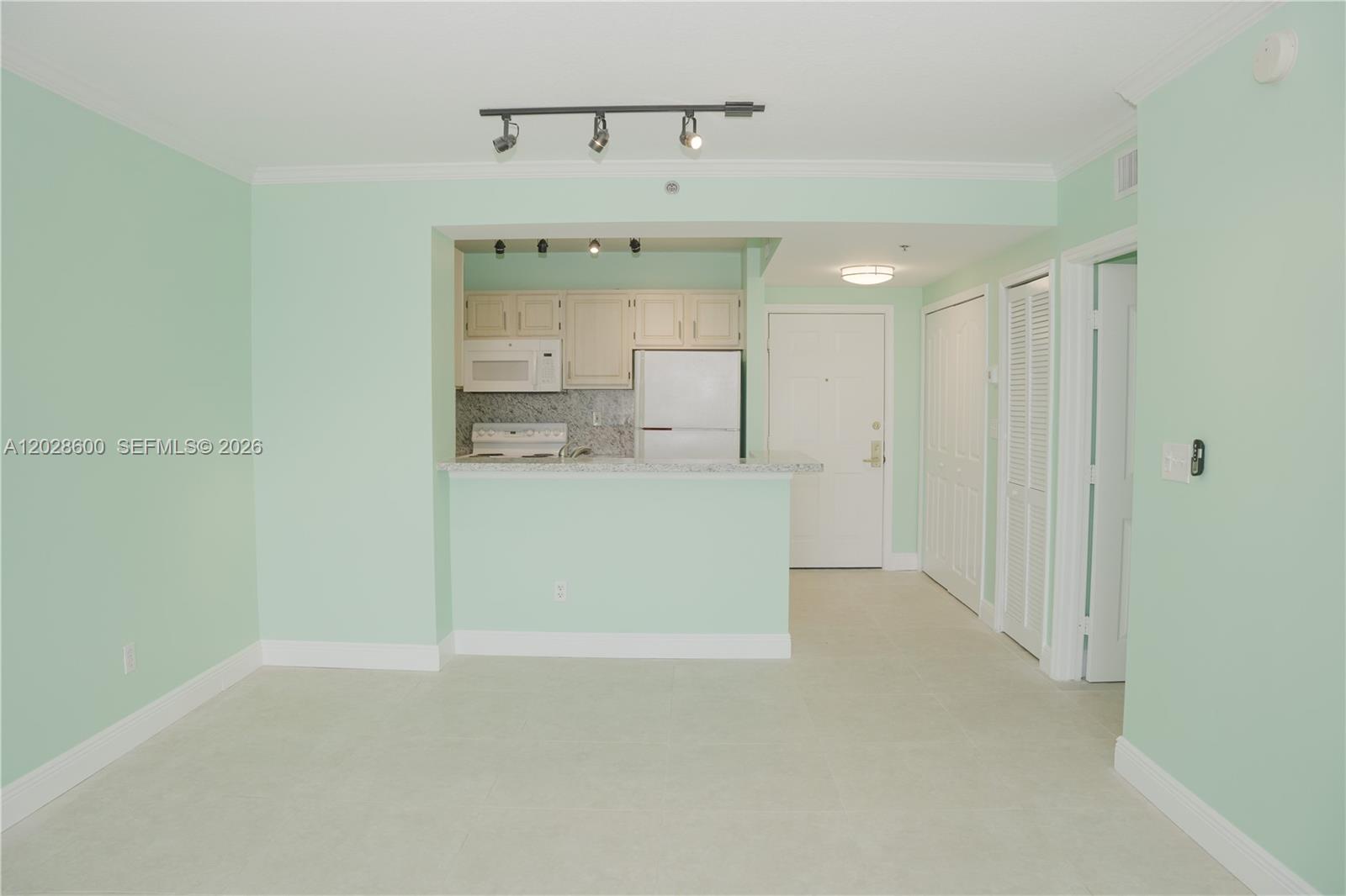 DA VINCI ON DOUGLAS CONDO - Residential Lease