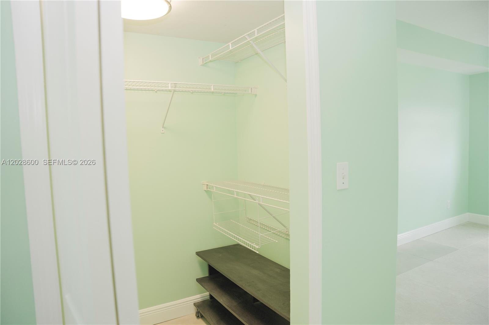 DA VINCI ON DOUGLAS CONDO - Residential Lease