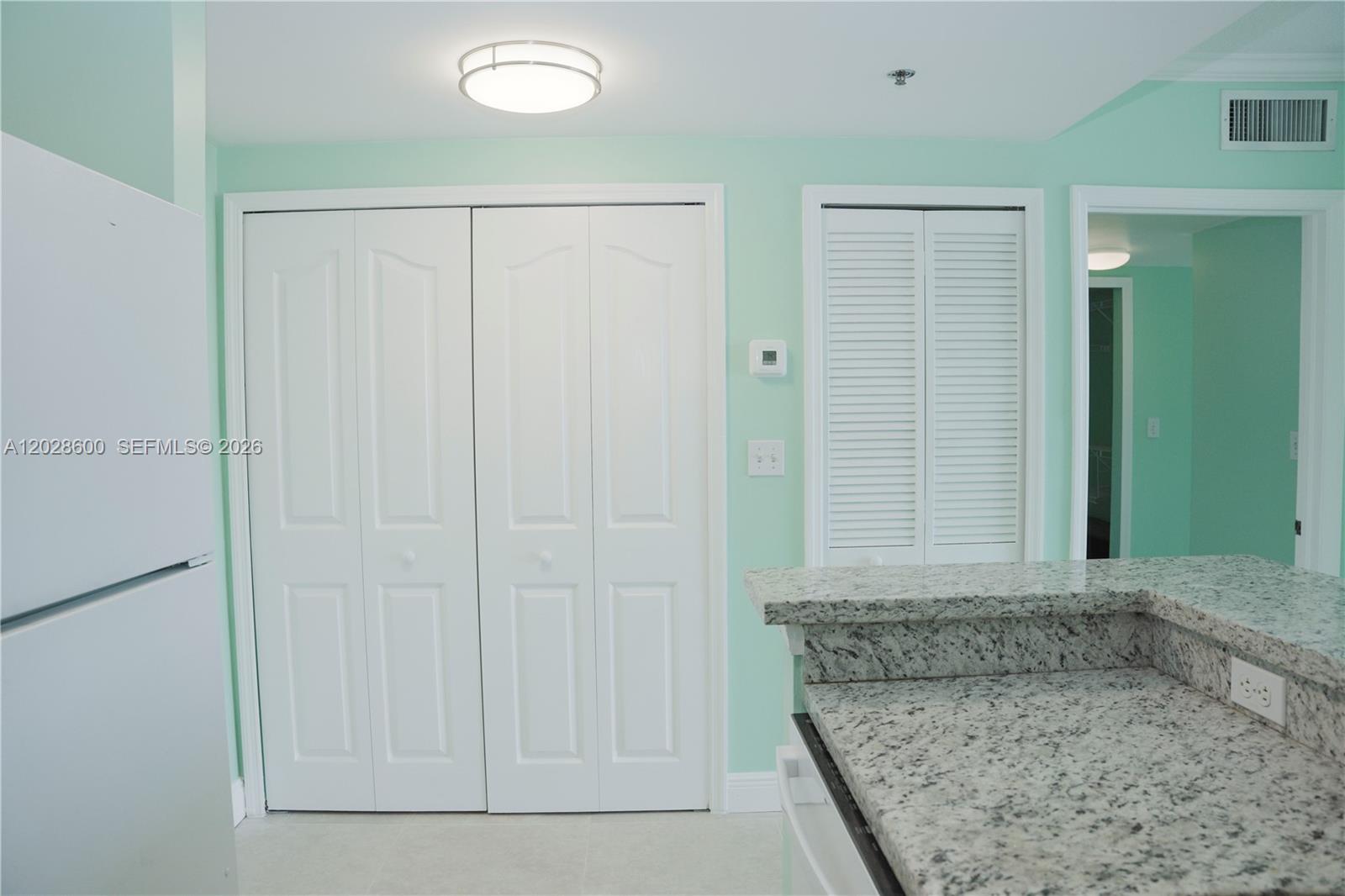 DA VINCI ON DOUGLAS CONDO - Residential Lease