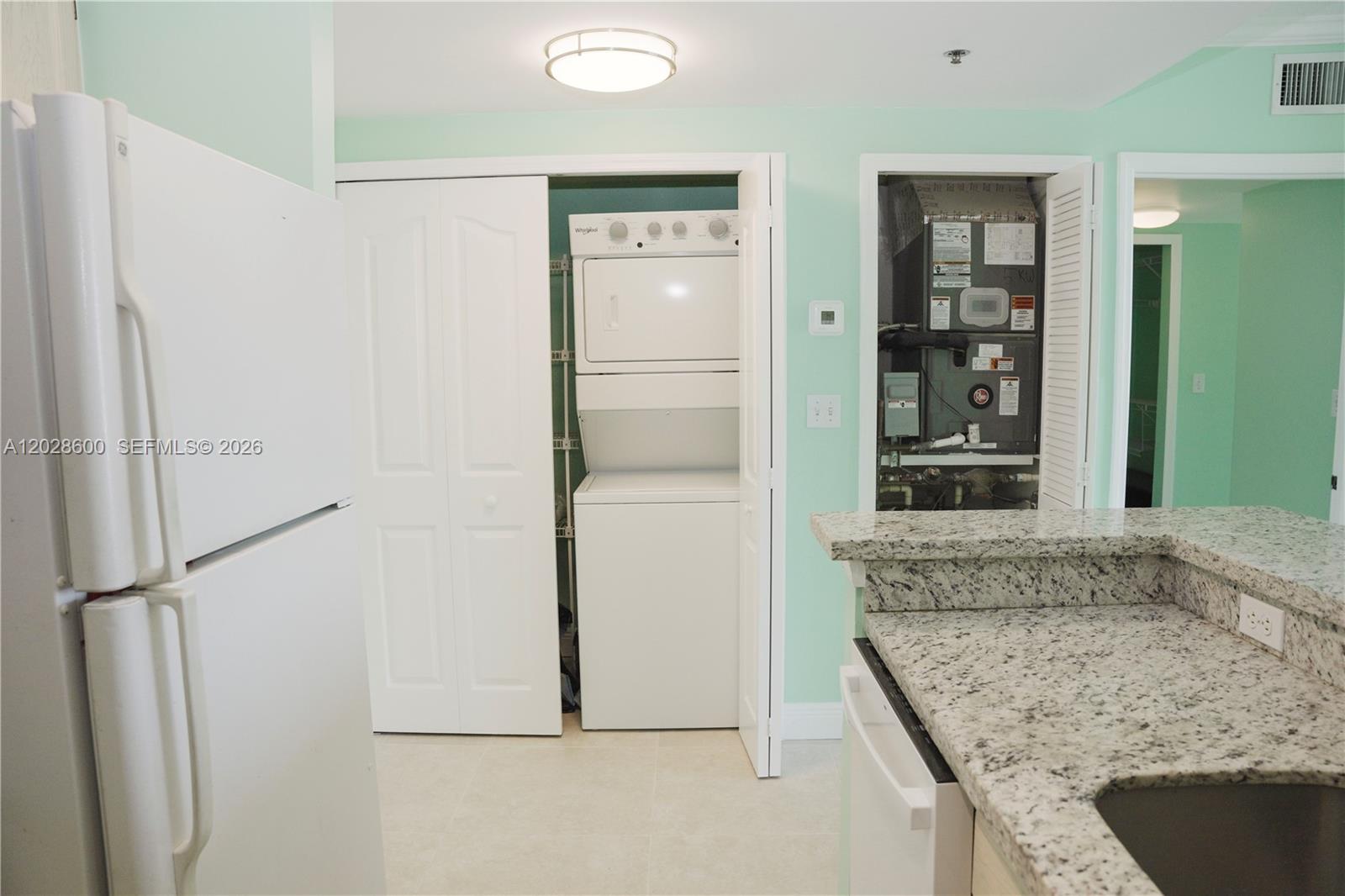 DA VINCI ON DOUGLAS CONDO - Residential Lease
