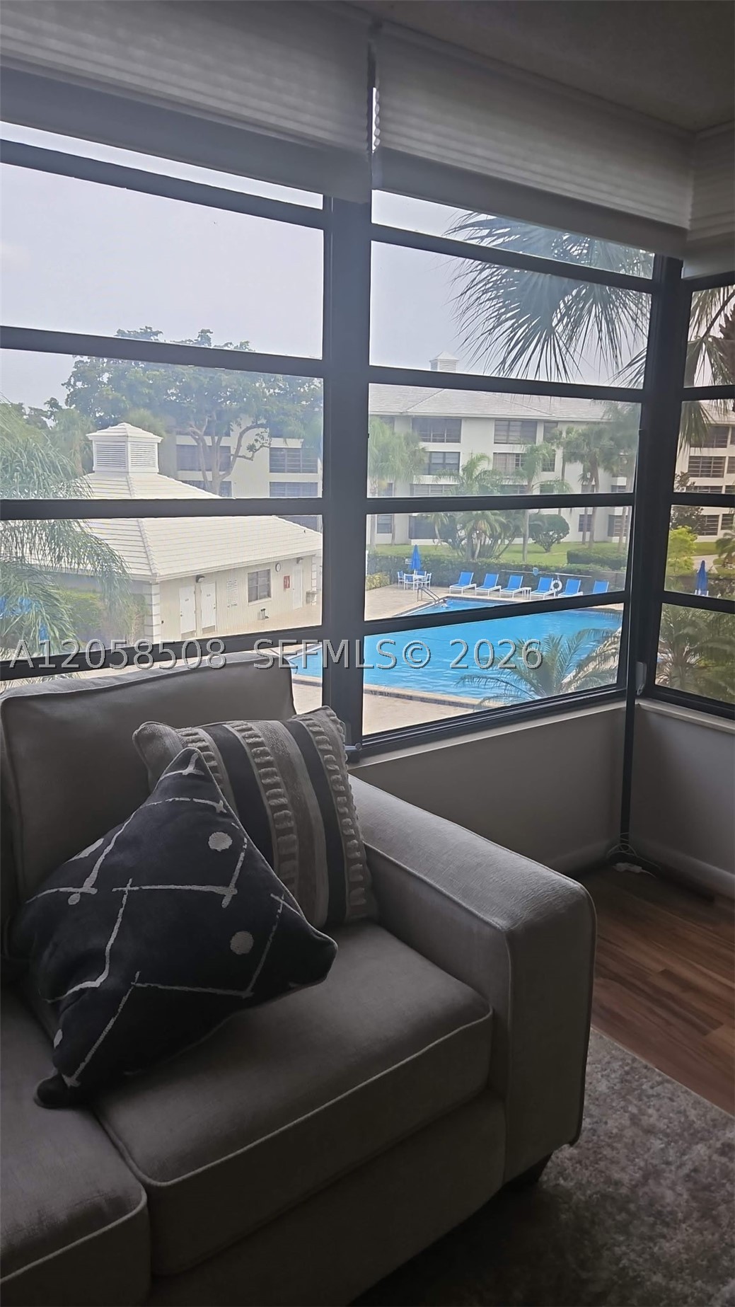 CONDO 19 OF WHITEHALL CON - Residential