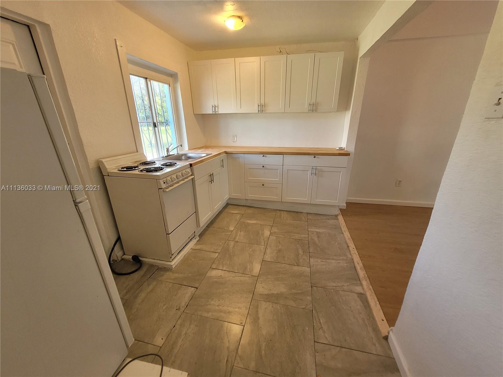 COUNTRY GARDENS 1ST ADDN - Residential Lease