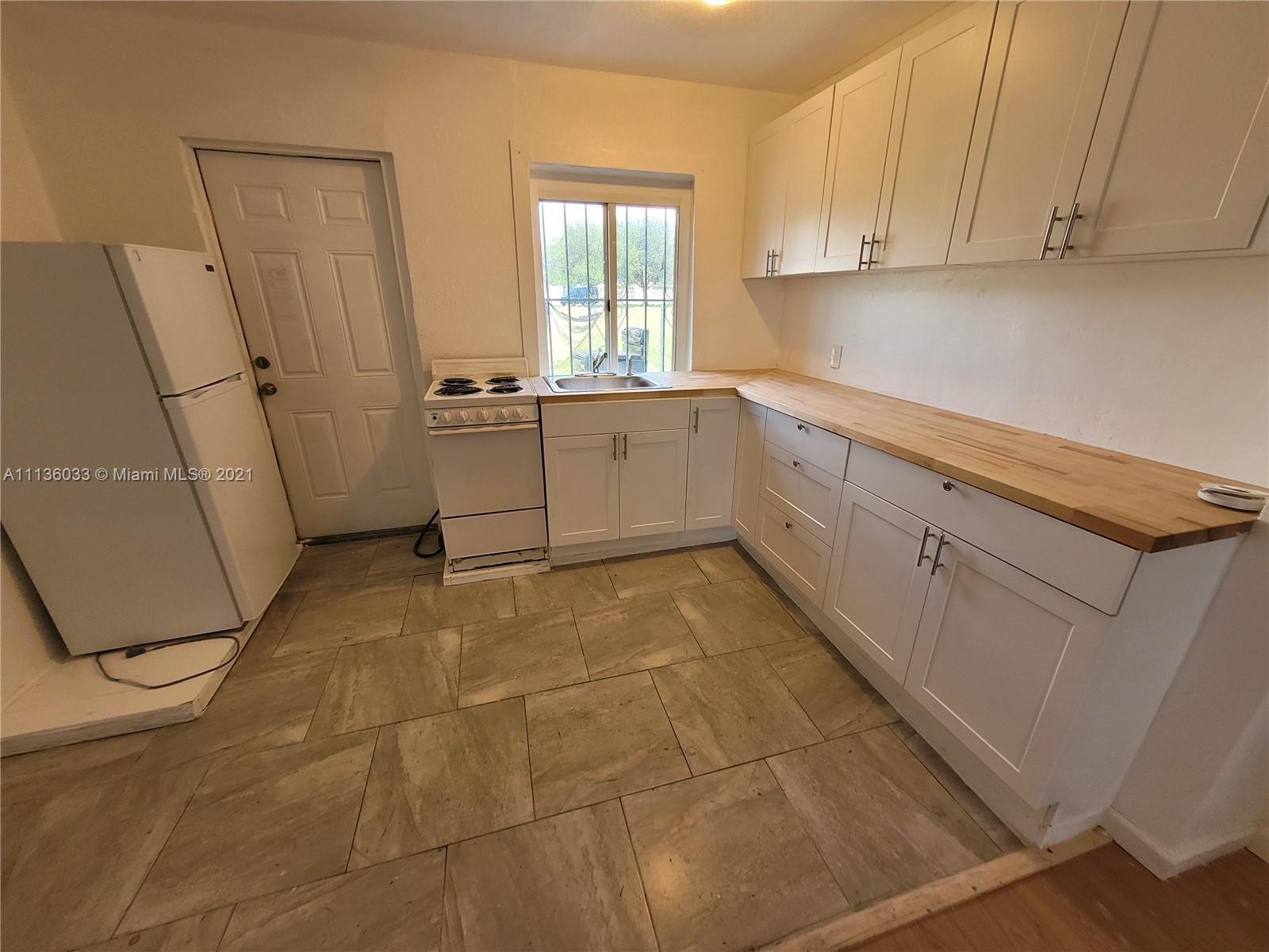COUNTRY GARDENS 1ST ADDN - Residential Lease