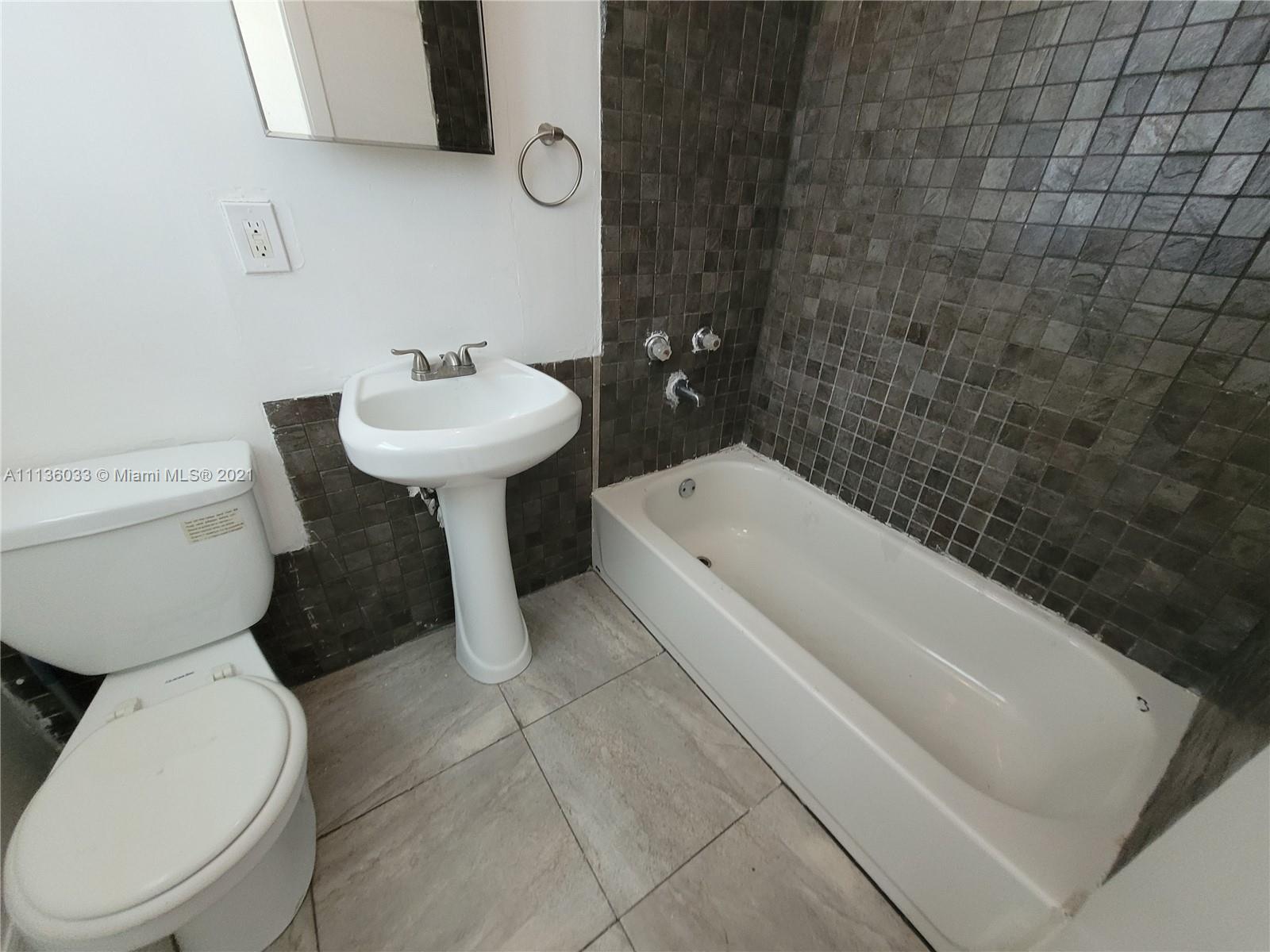 COUNTRY GARDENS 1ST ADDN - Residential Lease