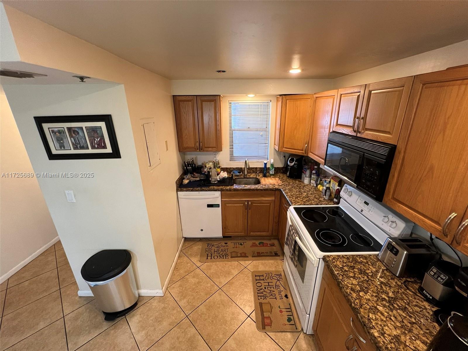 ROLLING HILLS GOLF AND - Residential
