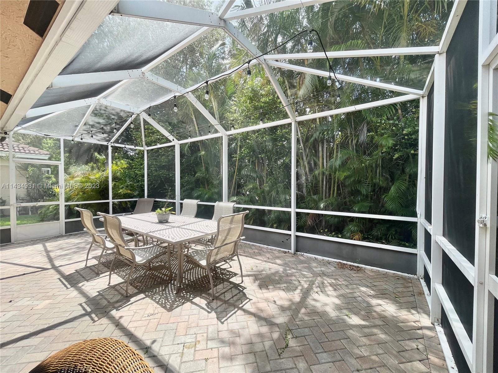 CORAL TRACE - Residential Lease