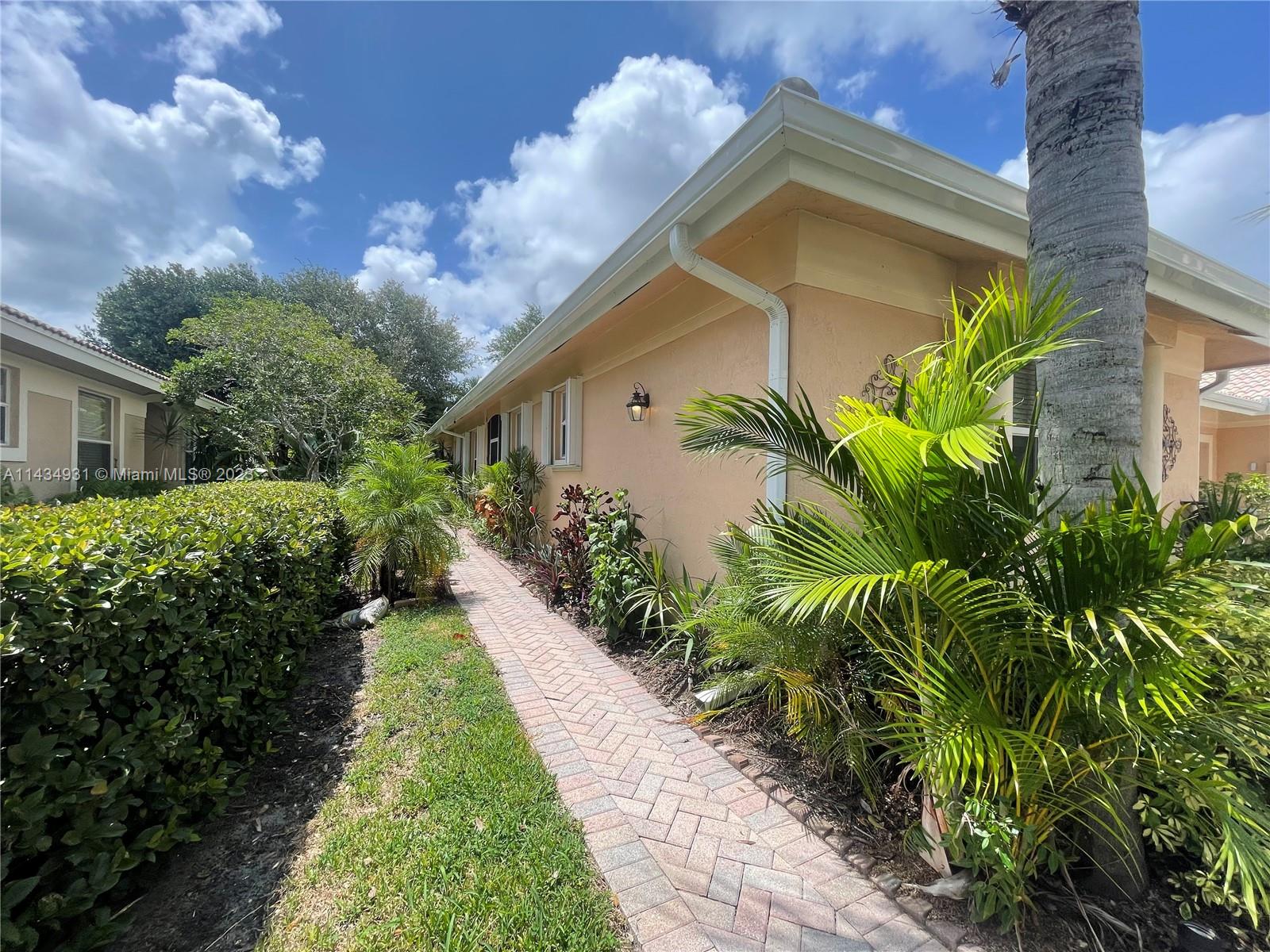 CORAL TRACE - Residential Lease