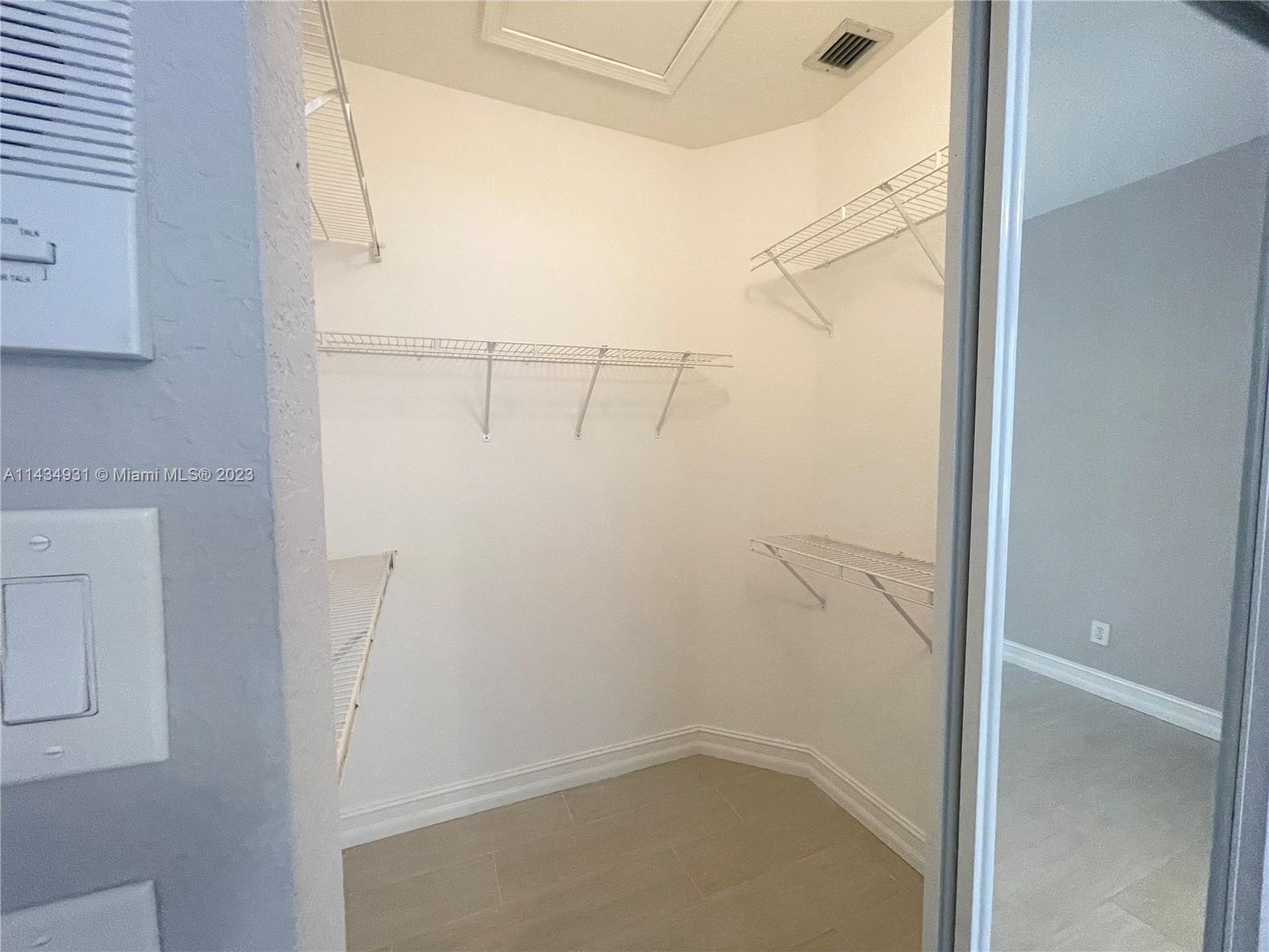 CORAL TRACE - Residential Lease