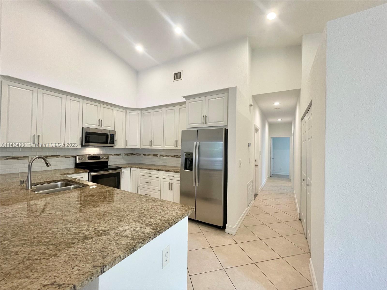 CORAL TRACE - Residential Lease