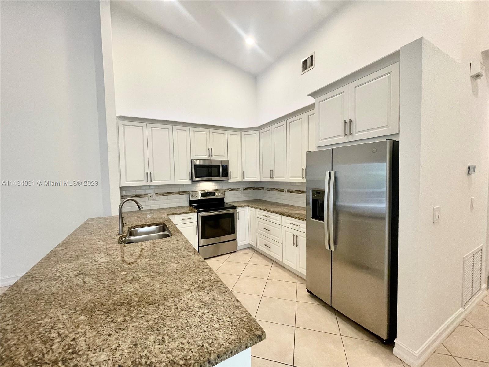 CORAL TRACE - Residential Lease
