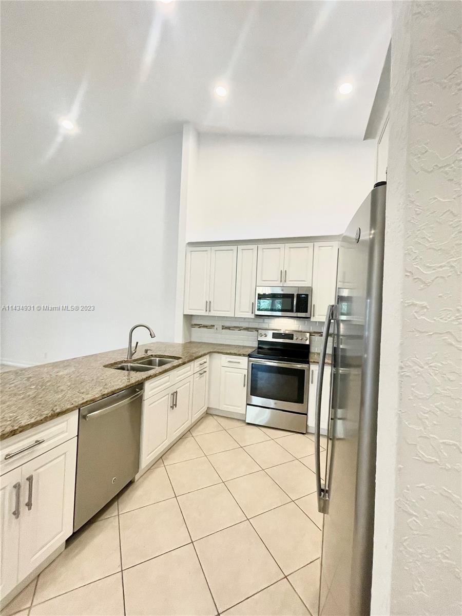 CORAL TRACE - Residential Lease