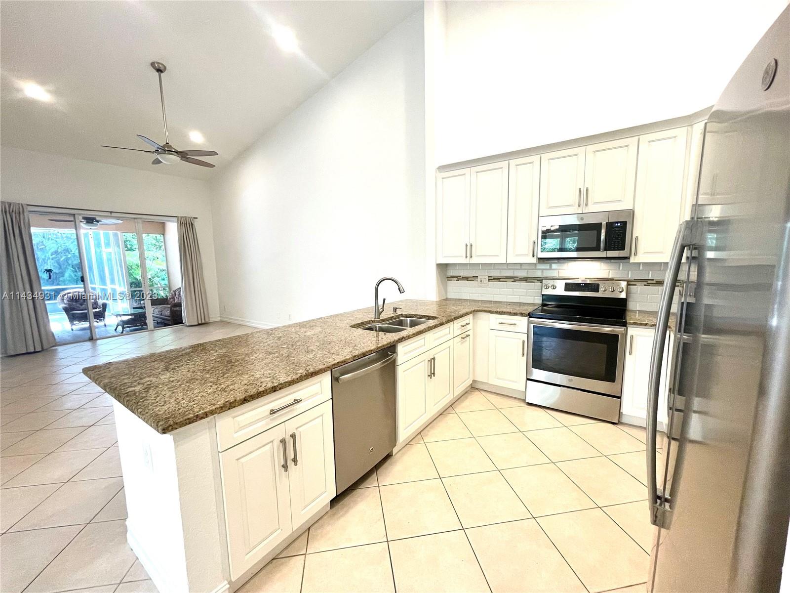CORAL TRACE - Residential Lease