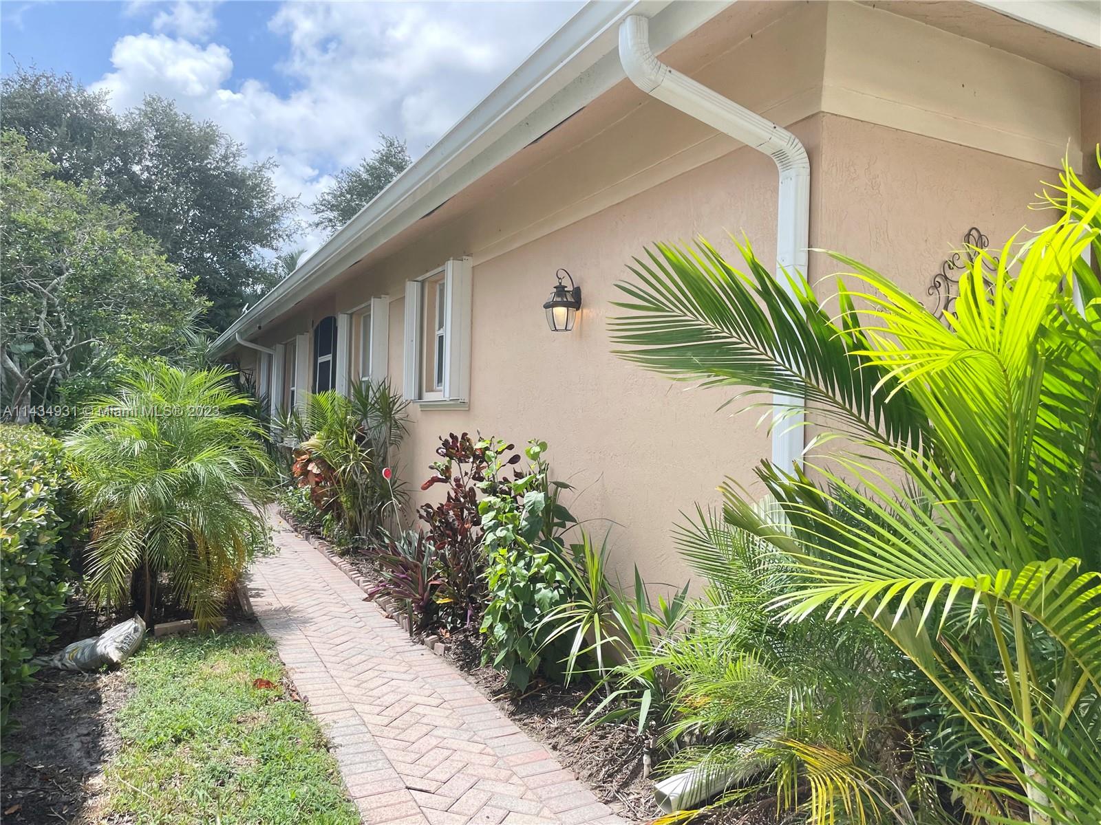 CORAL TRACE - Residential Lease