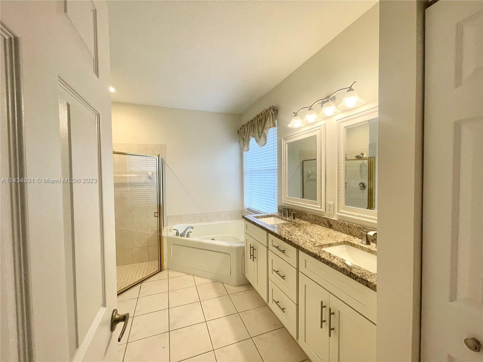 CORAL TRACE - Residential Lease