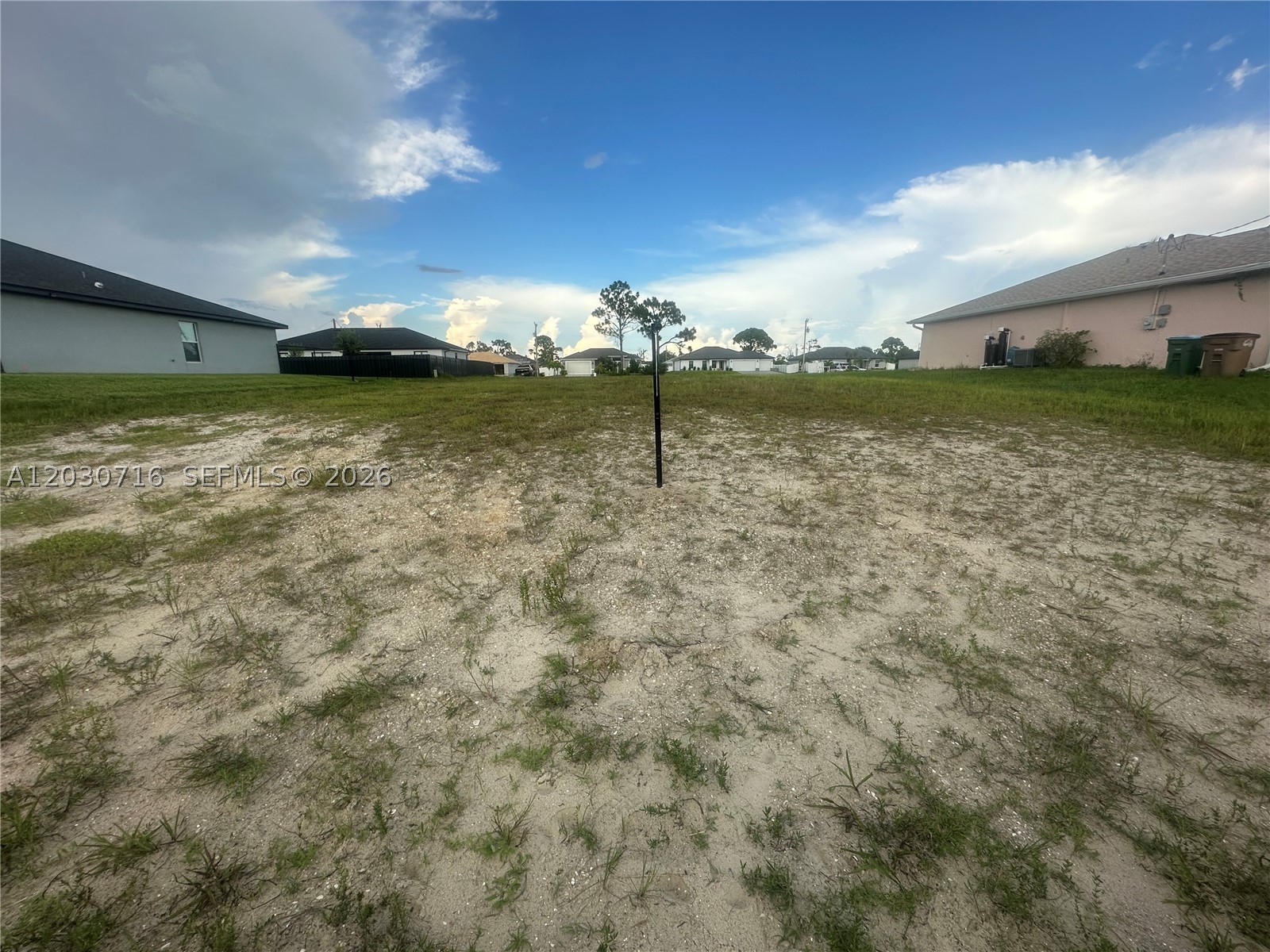 GREAT LOT TO BUILD YOUR DREAM HOME. URBANIZED AREA, SPECTACULAR LOCATION, LOTS OF NEW CONSTRUCTION ALL AROUND. VACANT LOT IN CAPE CORAL SURROUNDED BY MILLIONAIRE HOMES. MAKE AN OFFER TODAY. RESIDENTIAL LOT.