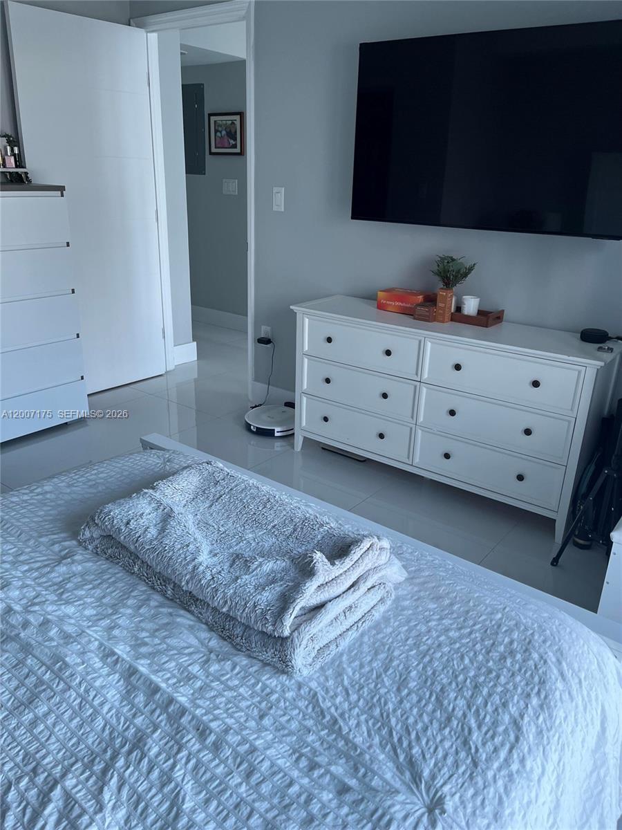 BRICKELL KEY II CONDO - Residential