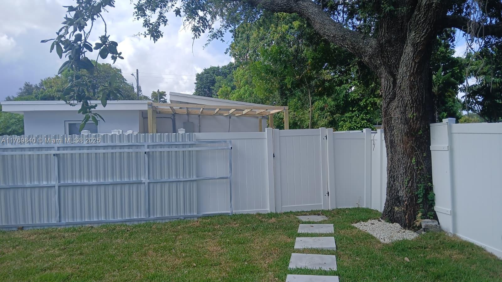 HOLLYWOOD BEACH HEIGHTS S - Residential