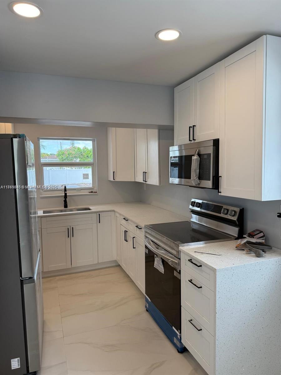 HOLLYWOOD BEACH HEIGHTS S - Residential